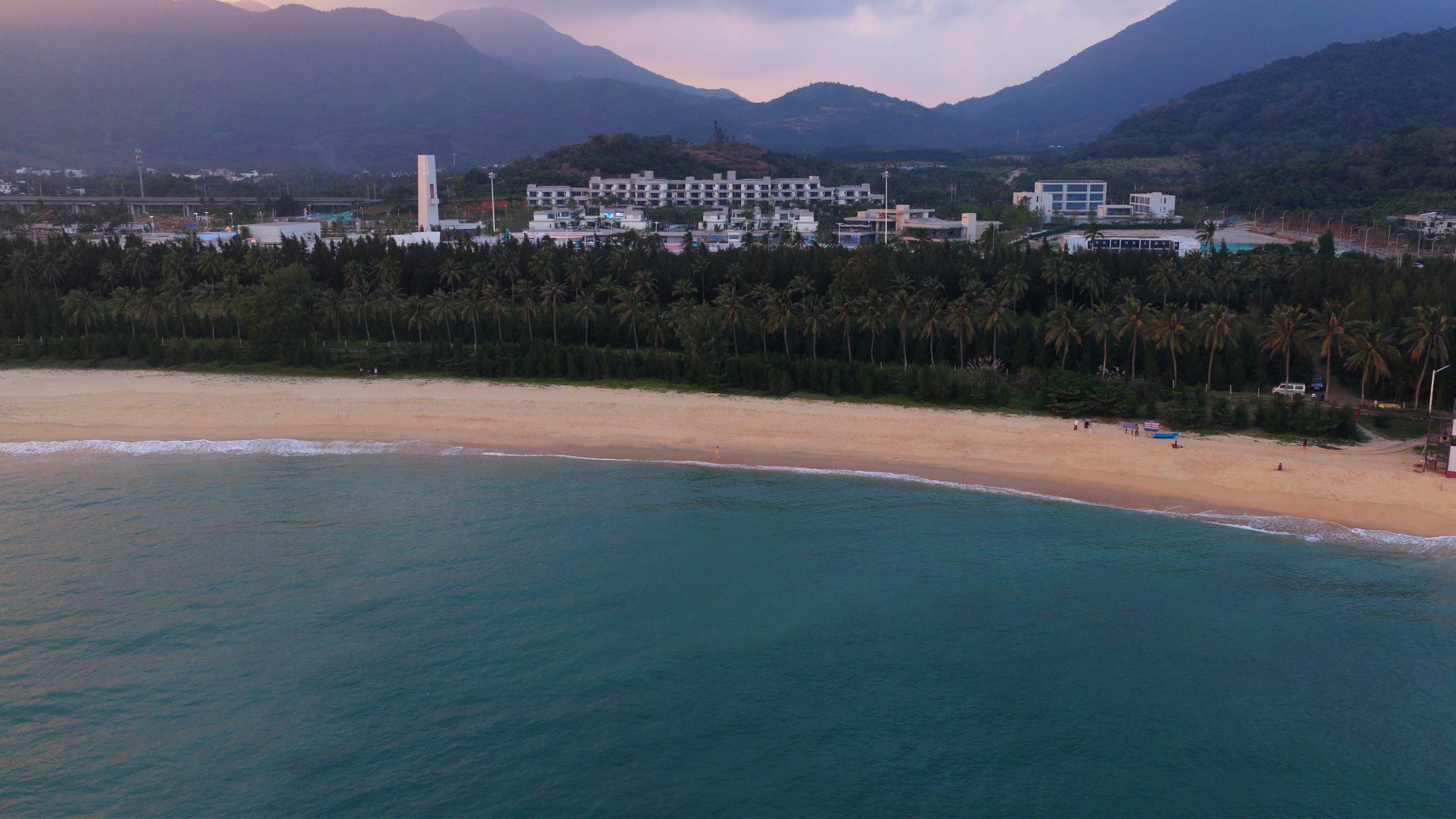 Resort accommodation beside the wave pool at Riyue Bay, Hainan